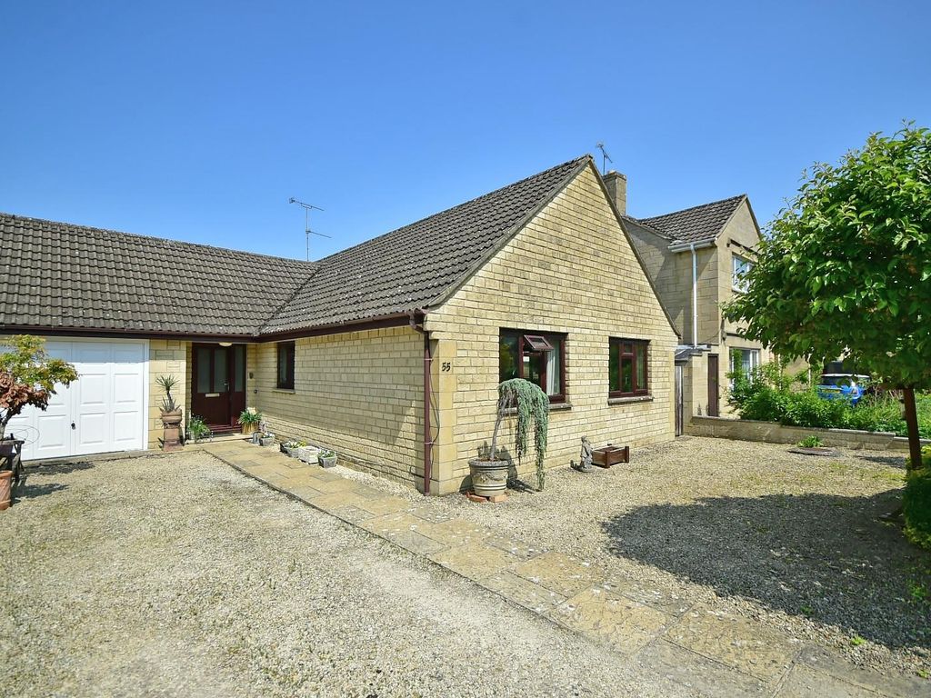 3 bed detached bungalow for sale in Courtbrook, Fairford GL7, £400,000