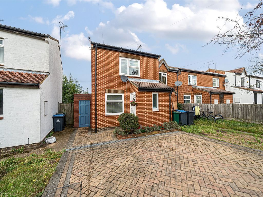 2 bed end terrace house for sale in Audric Close, Kingston Upon Thames KT2, £549,950