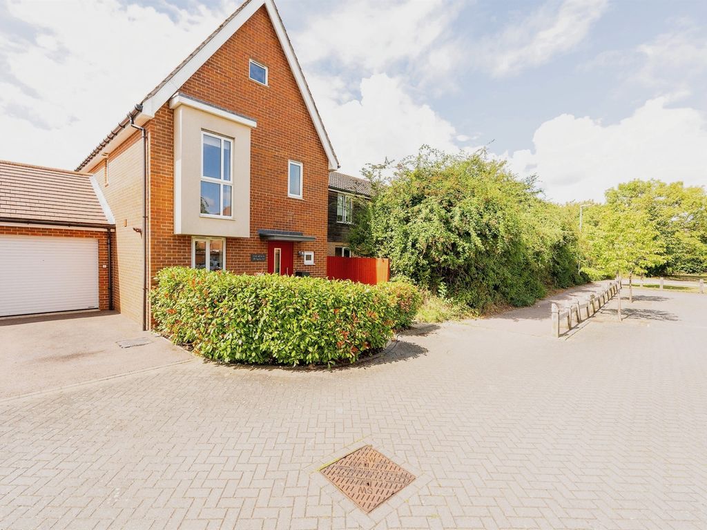 3 bed detached house for sale in Spitfire Road, Upper Cambourne, Cambridge CB23, £375,000