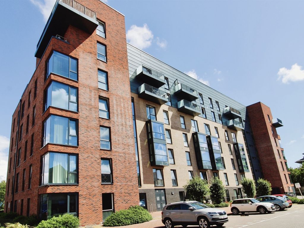 1 bed flat for sale in Schooner Drive, Cardiff CF10, £175,000