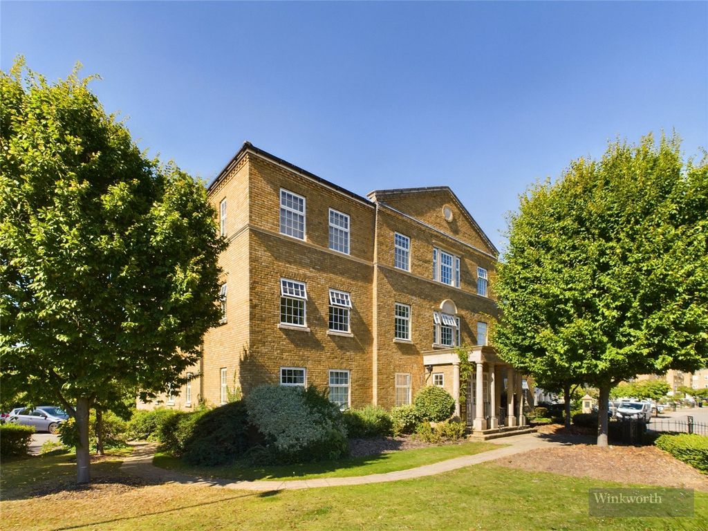 2 bed flat for sale in Chadwick Place, Long Ditton, Surbiton, Surrey KT6, £550,000