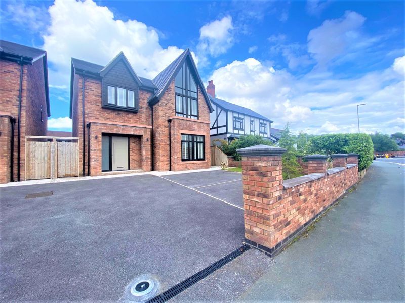 5 bed detached house to rent in Henfold Road, Astley, Tyldesley, Manchester M29, £3,500 pcm