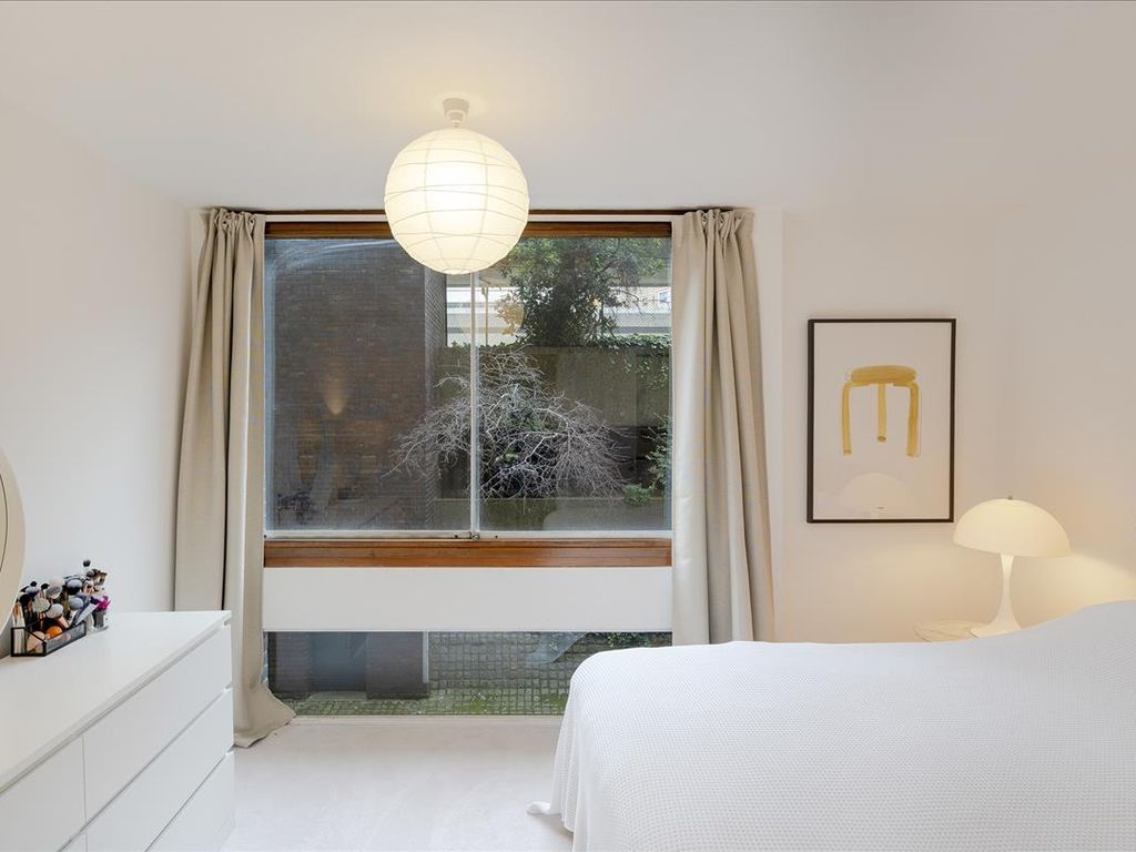 1 bed flat for sale in Thomas More House, Barbican, London EC2Y, £720,000