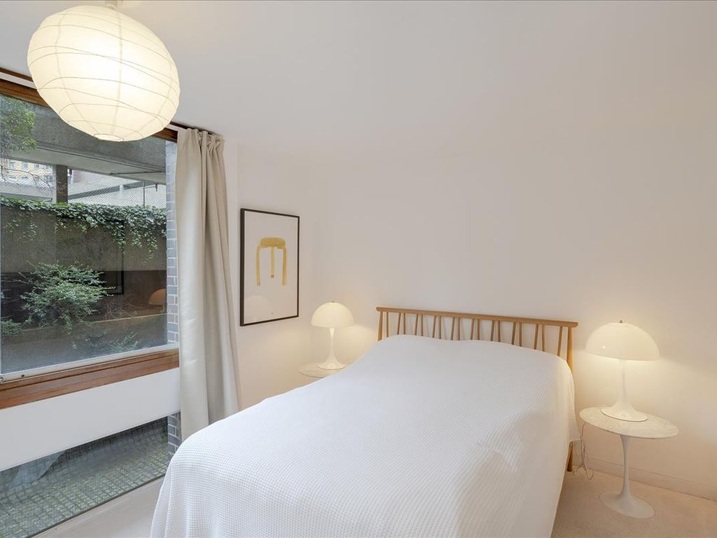 1 bed flat for sale in Thomas More House, Barbican, London EC2Y, £720,000