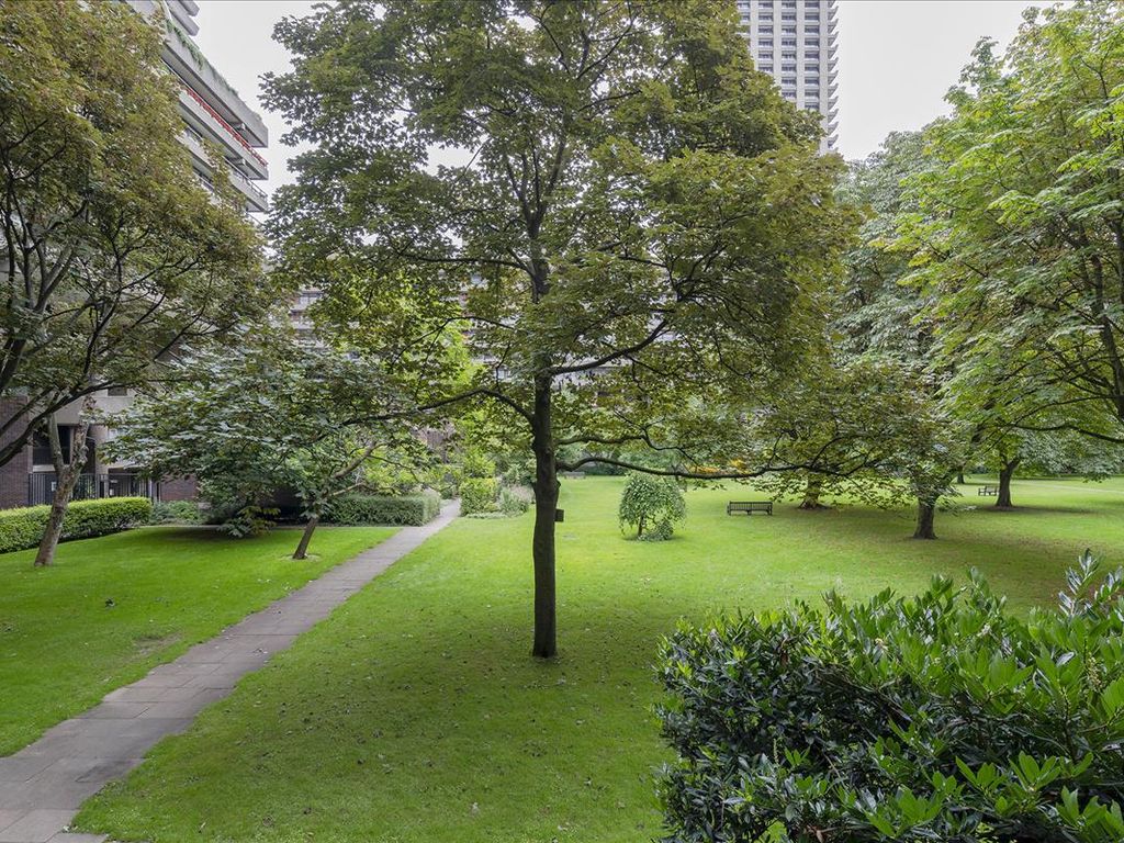 1 bed flat for sale in Thomas More House, Barbican, London EC2Y, £720,000