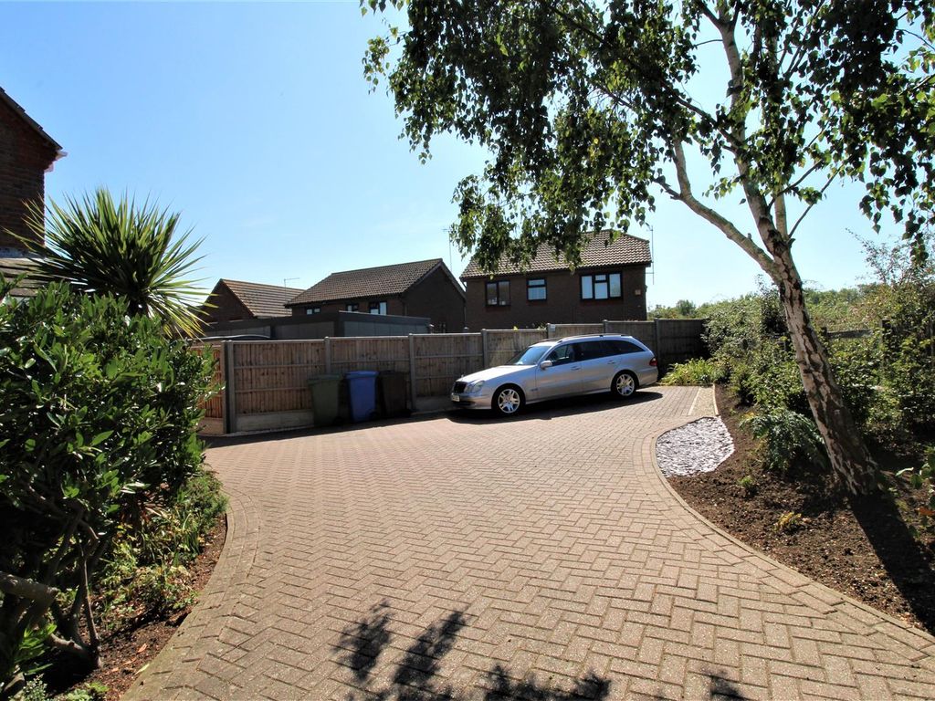 3 bed detached house for sale in Marr Close, Minster On Sea, Sheerness ME12, £345,000