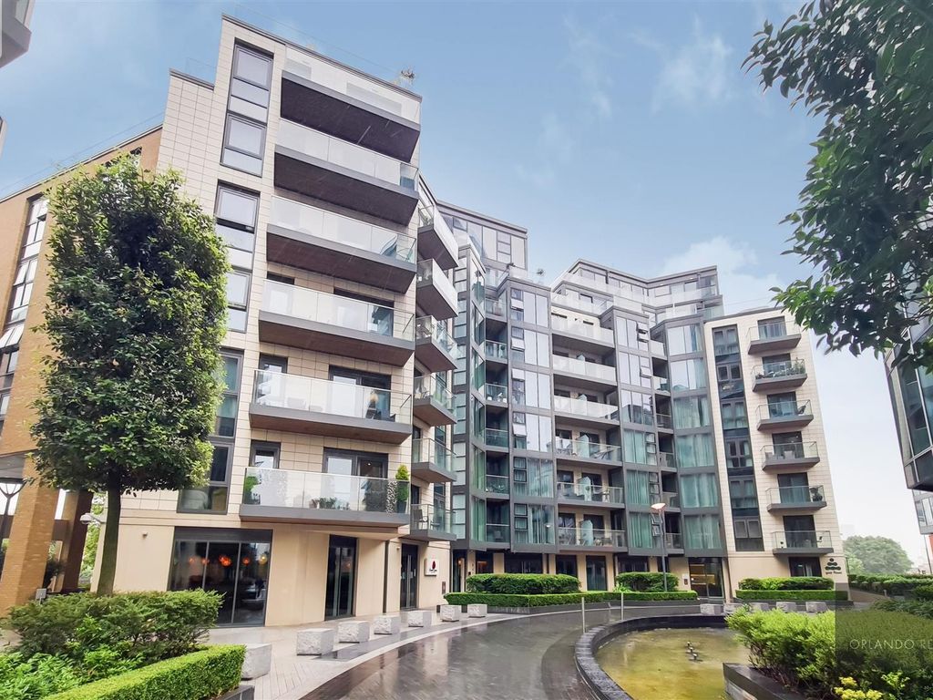 2 bed flat to rent in Juniper Drive, London SW18, £3,782 pcm