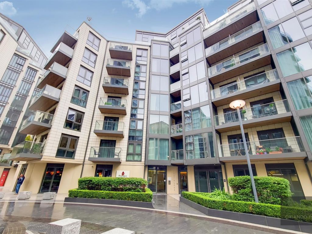 2 bed flat to rent in Juniper Drive, London SW18, £3,782 pcm