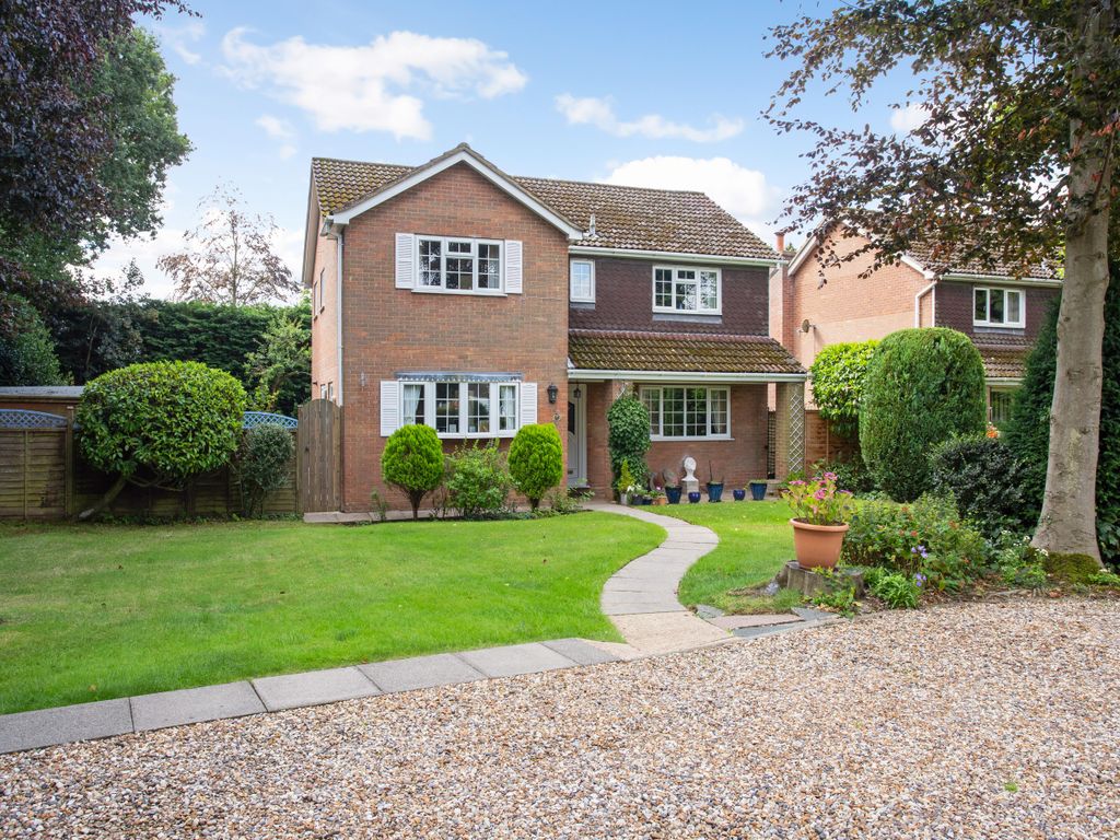 4 bed detached house for sale in Beech Way, St. Albans AL4, £1,000,000