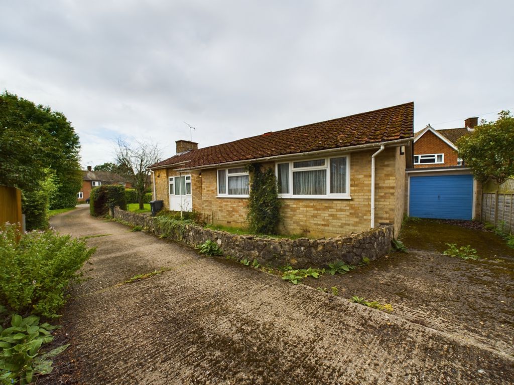 3 bed detached bungalow for sale in Hychenden Close, Naphill, High Wycombe HP14, £435,000