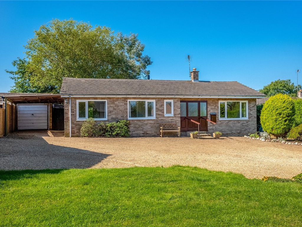 3 bed bungalow for sale in Canons Ashby Road, Moreton Pinkney, Northants NN11, £490,000