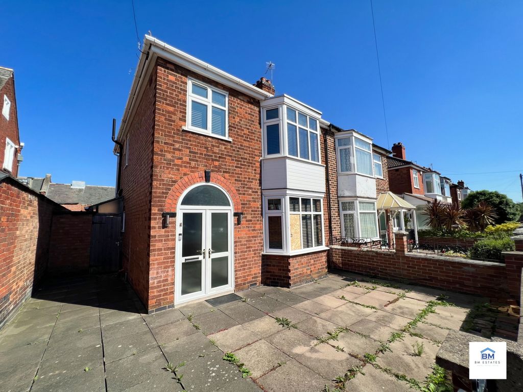 3 bed semi-detached house for sale in Hollington Road, Leicester LE5, £390,000