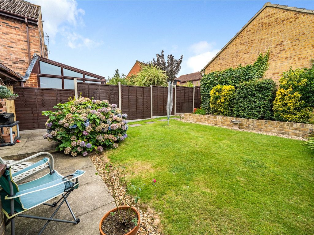 2 bed detached house for sale in Aspen Park Drive, Watford, Hertfordshire WD25, £425,000