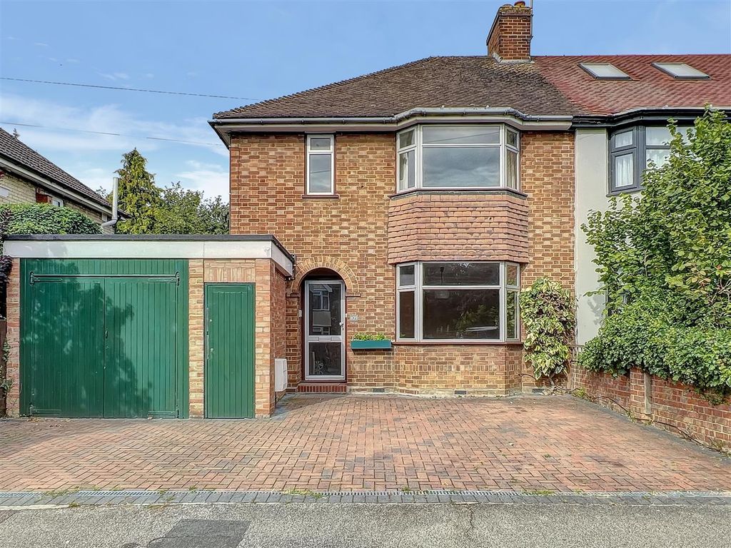 3 bed semi-detached house for sale in Stretten Avenue, Cambridge CB4, £500,000