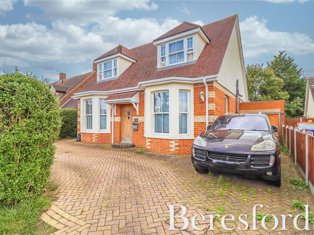 5 bed detached house for sale in Church Road, Bulphan RM14, £650,000