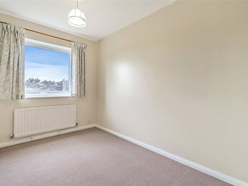 2 bed flat for sale in Brackley Road, Beckenham BR3, £350,000