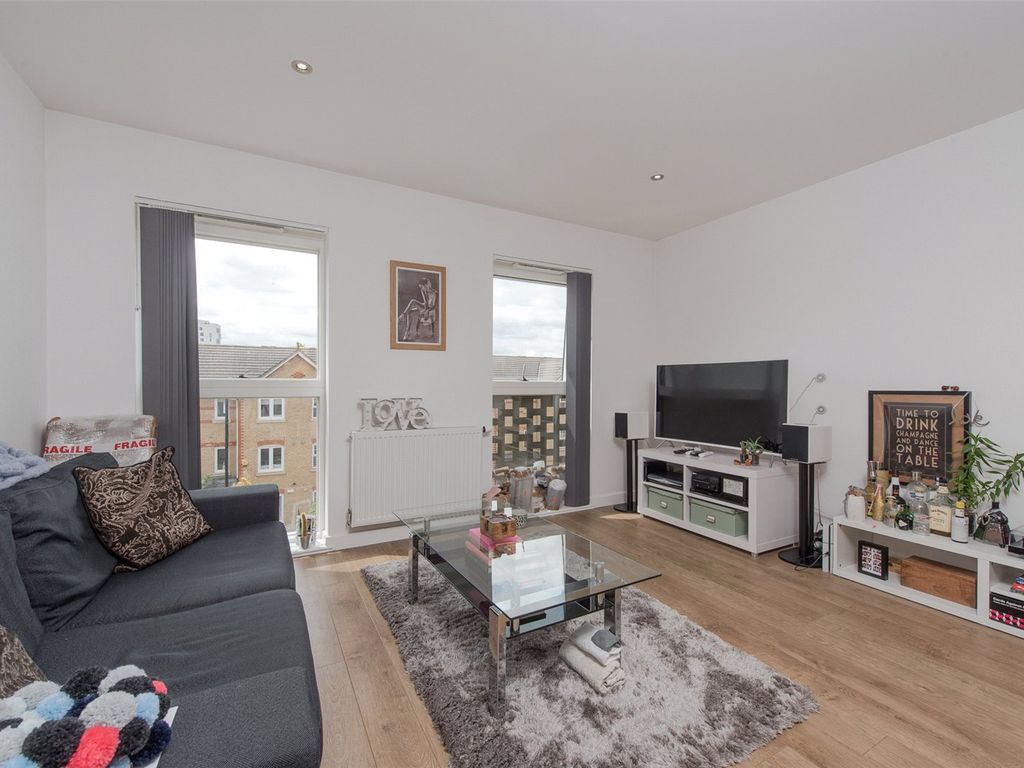 1 bed flat for sale in Greenaway Apartments, Bedford Road, Clapham SW4, £400,000