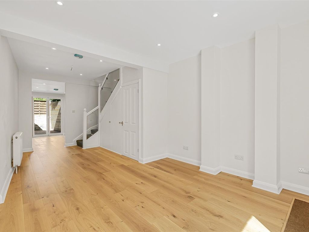 3 bed property for sale in Newnham Road, Cambridge CB3, £710,000