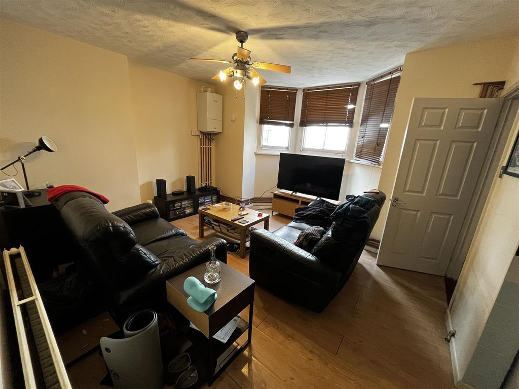 1 bed flat for sale in Shaftesbury Road, Southsea, Portsmouth PO5, £99,995