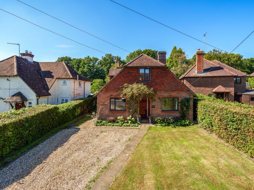 3 bed detached house for sale in Glaziers Lane, Normandy GU3, £675,000