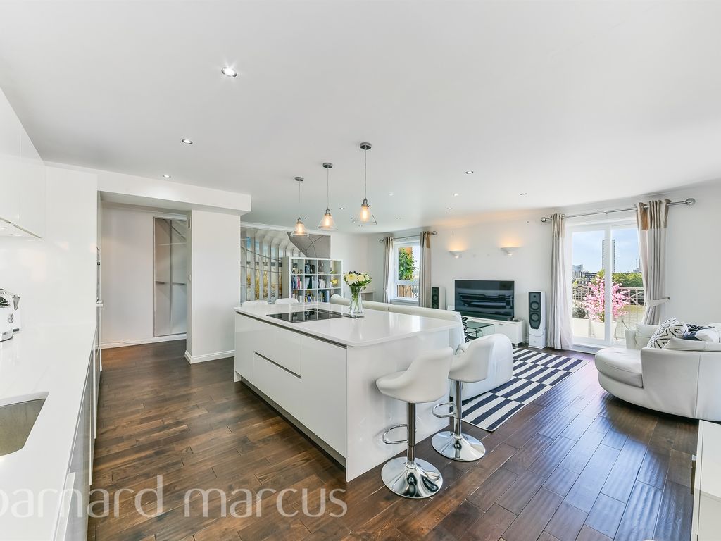 2 bed flat for sale in Homer Drive, London E14, £750,000