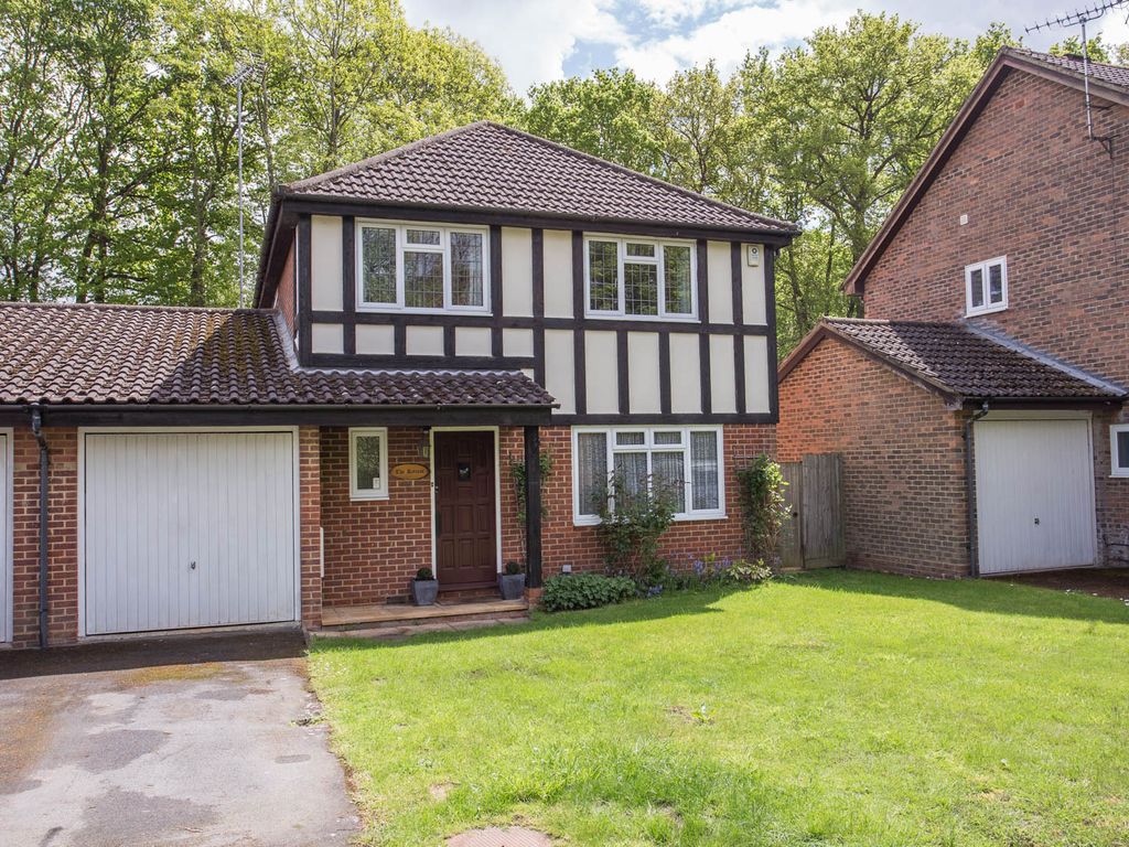4 bed link-detached house for sale in St Johns Road, Ascot, Berkshire SL5, £695,000