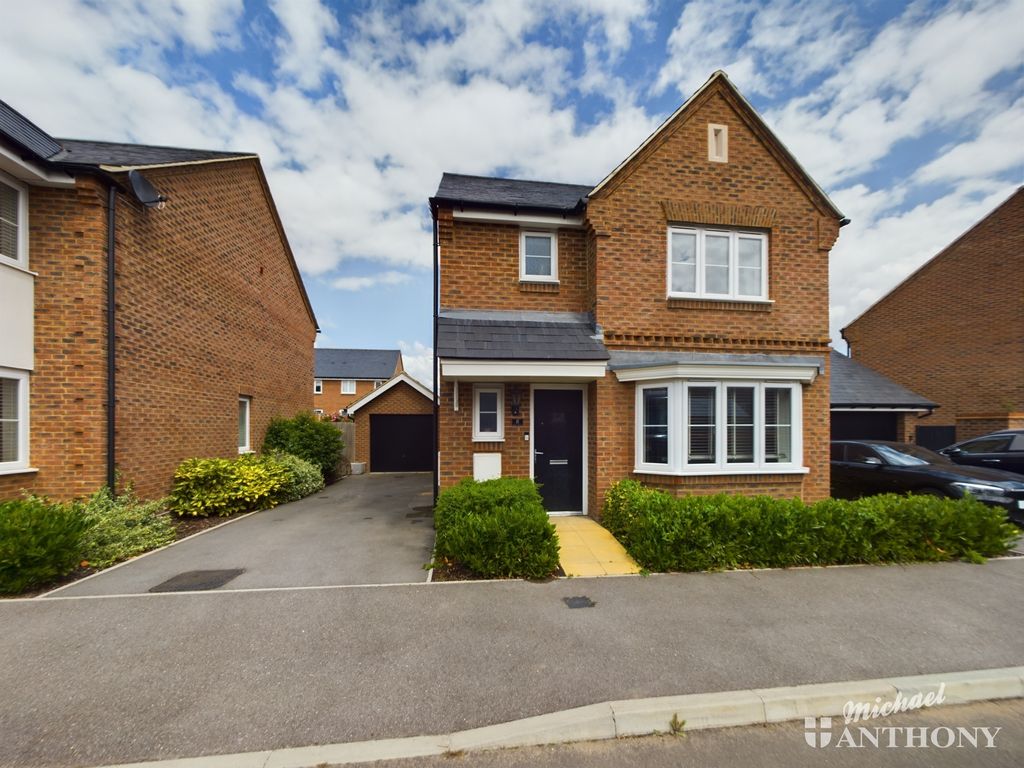 3 bed detached house for sale in Waring Crescent, Aston Clinton, Aylesbury HP22, £550,000