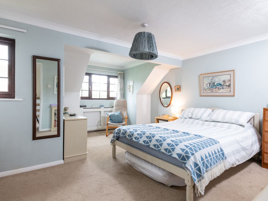 4 bed detached house for sale in Hamsland, Horsted Keynes RH17, £675,000