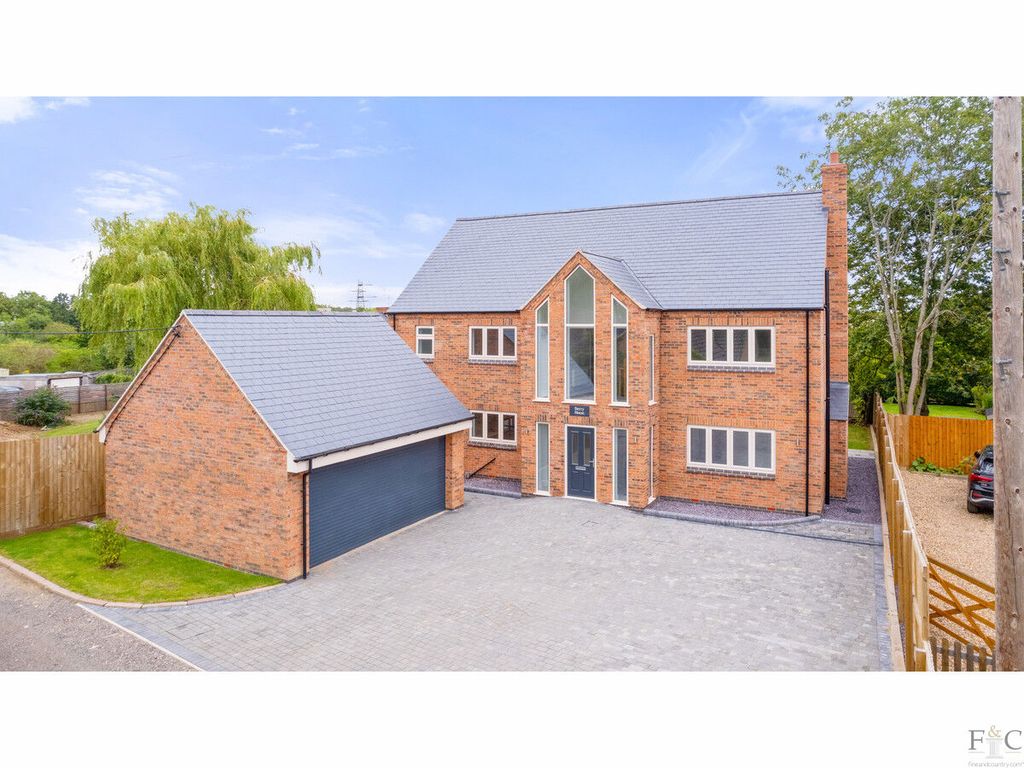 5 bed detached house for sale in Strawberry Gardens, Leicester LE19, £750,000