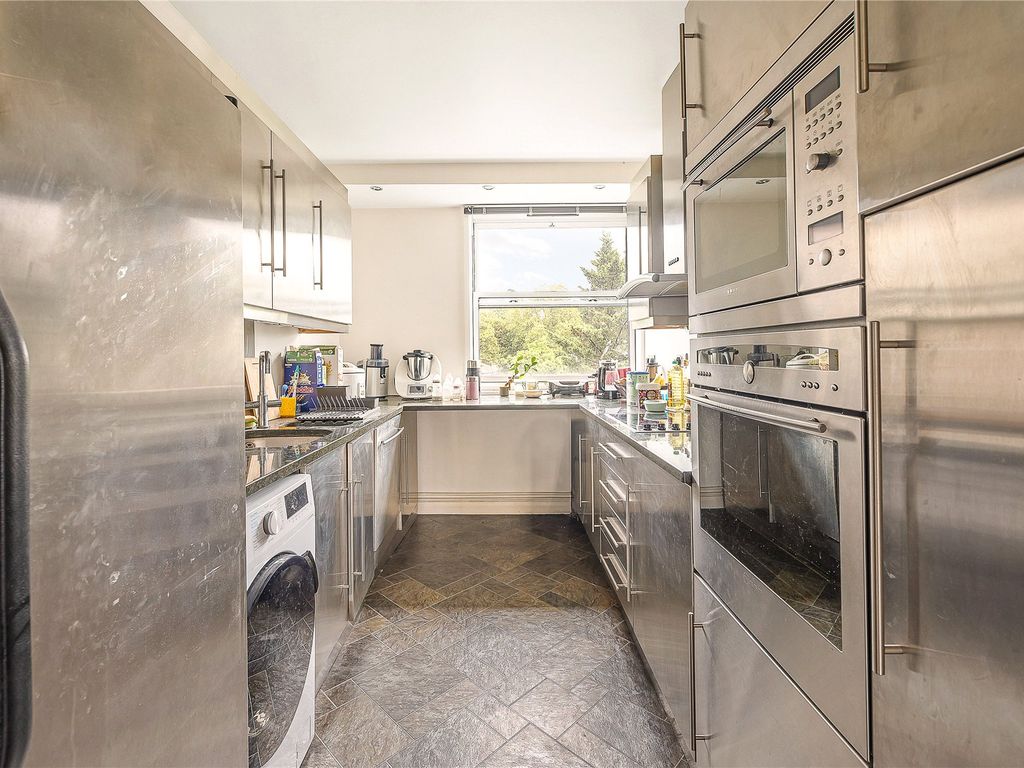2 bed flat for sale in Gloucester Avenue, Primrose Hill, London NW1, £1,150,000