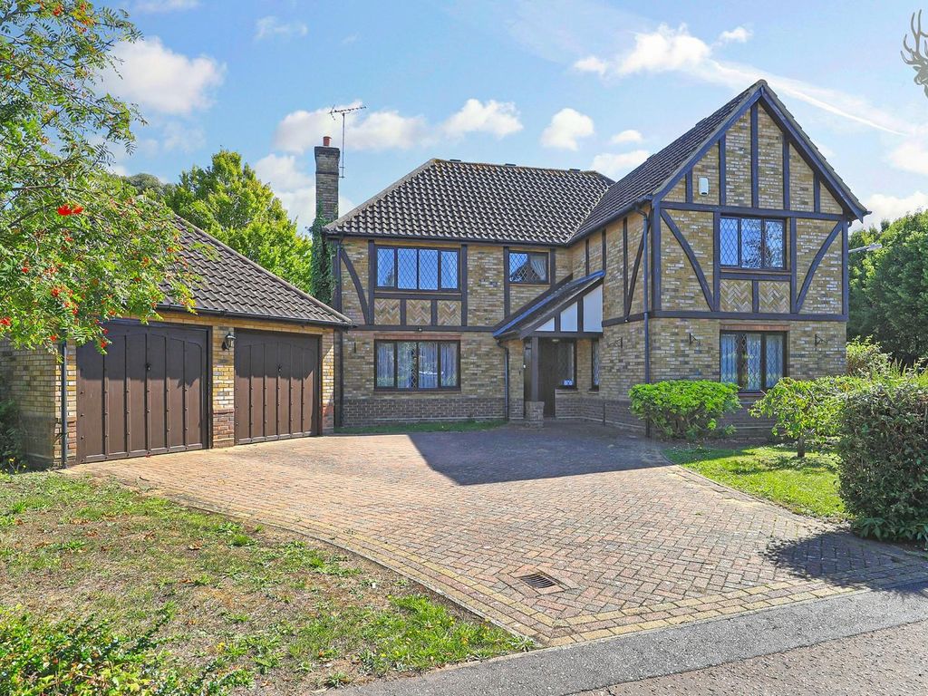 4 bed detached house for sale in The Paddocks, Stapleford Abbotts, Romford RM4, £800,000