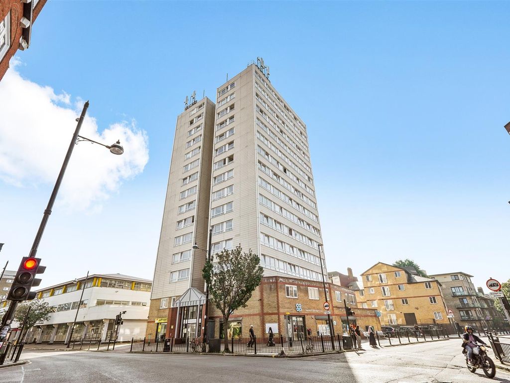 2 bed flat for sale in Roman Road, Bethnal Green E2, £370,000