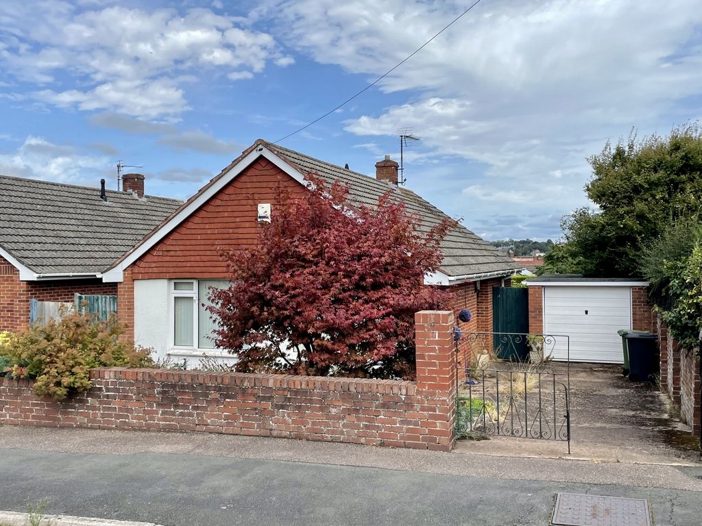 2 bed bungalow for sale in Dorset Avenue, St Thomas EX4, £350,000