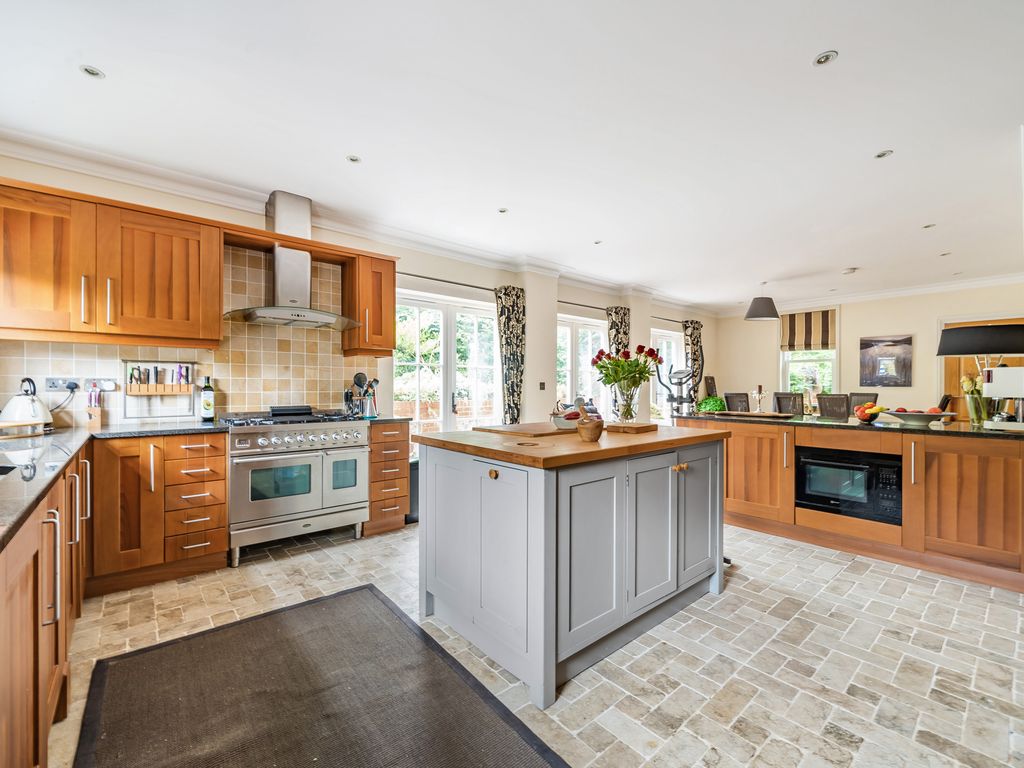 4 bed detached house for sale in Bercote Close, Littleton SO22, £995,000