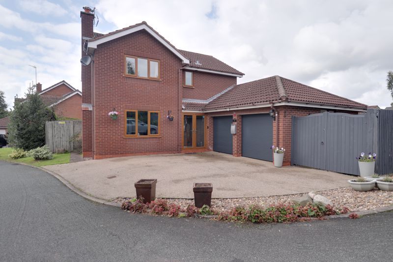 4 bed detached house for sale in Robin Close, Huntington, Cannock WS12, £400,000