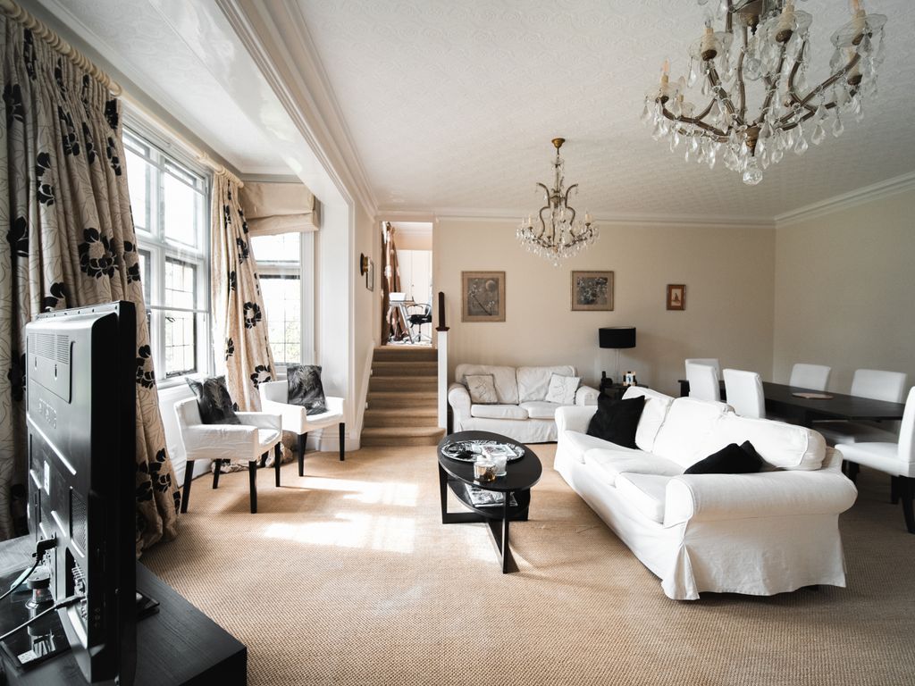 3 bed flat for sale in Brook House, Hammingden Lane, Ardingly RH17, £699,000