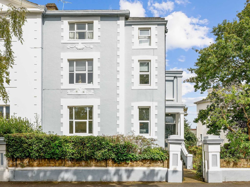 2 bed flat for sale in Anglesea Road, Kingston Upon Thames KT1, £499,950