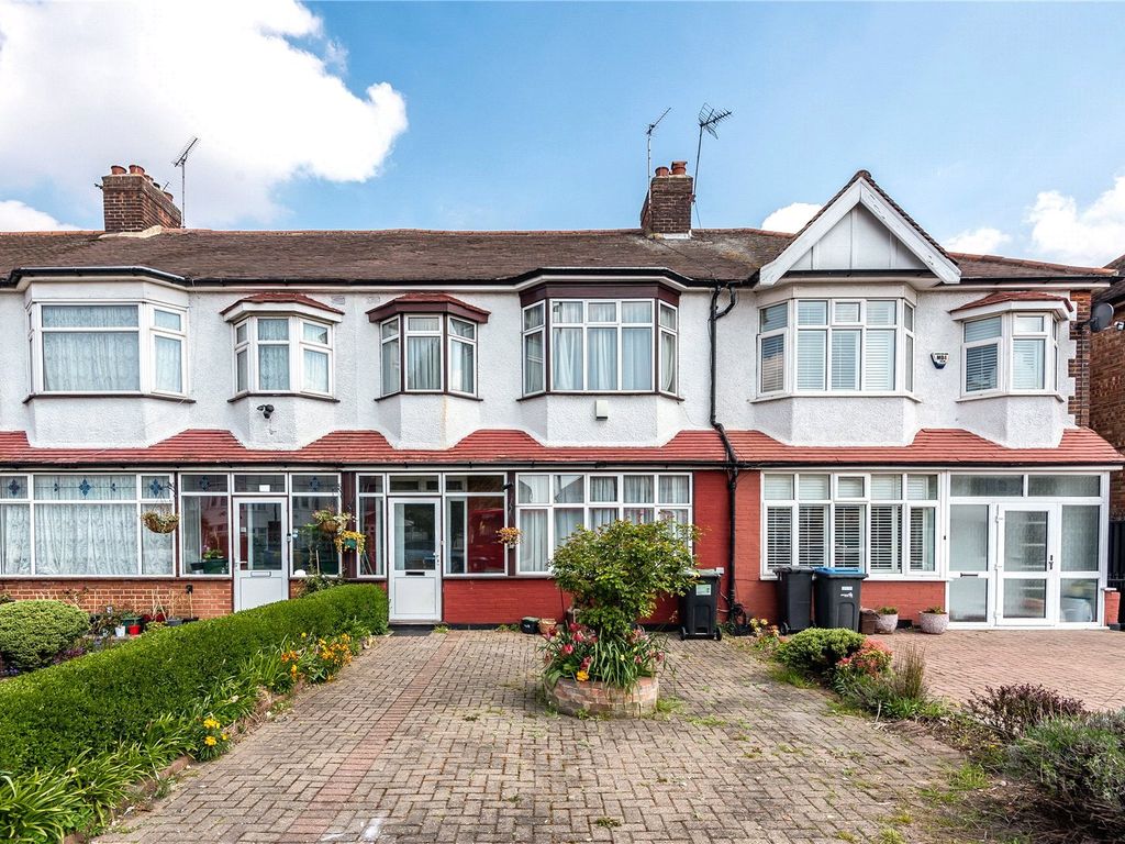 3 bed terraced house for sale in Hedge Lane, Palmers Green, London N13, £550,000