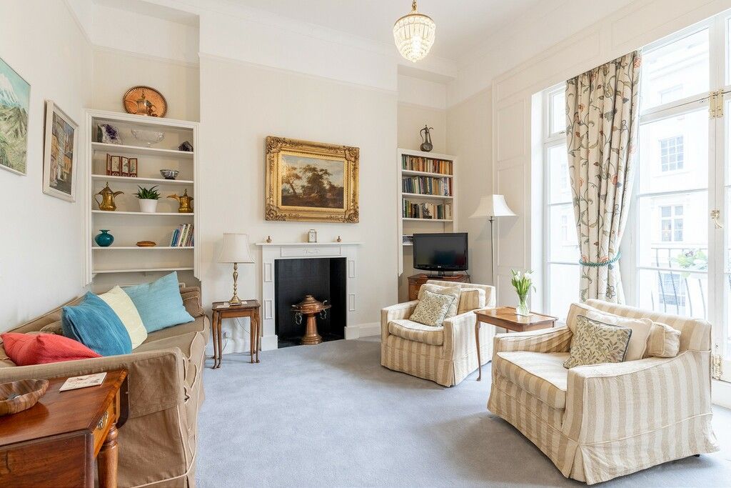 2 bed flat to rent in Gloucester Street, Pimlico SW1V, £5,850 pcm