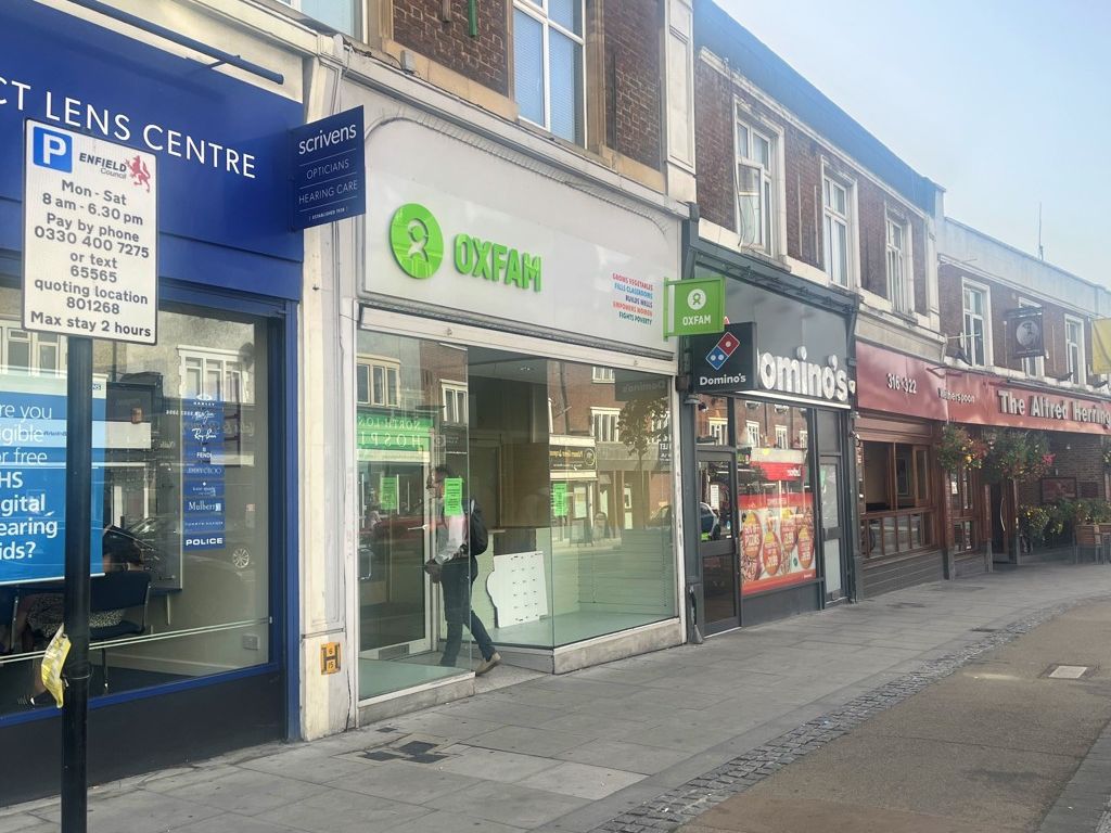 Retail premises to let in Green Lanes, Palmers Green, London N13, £25,000 pa