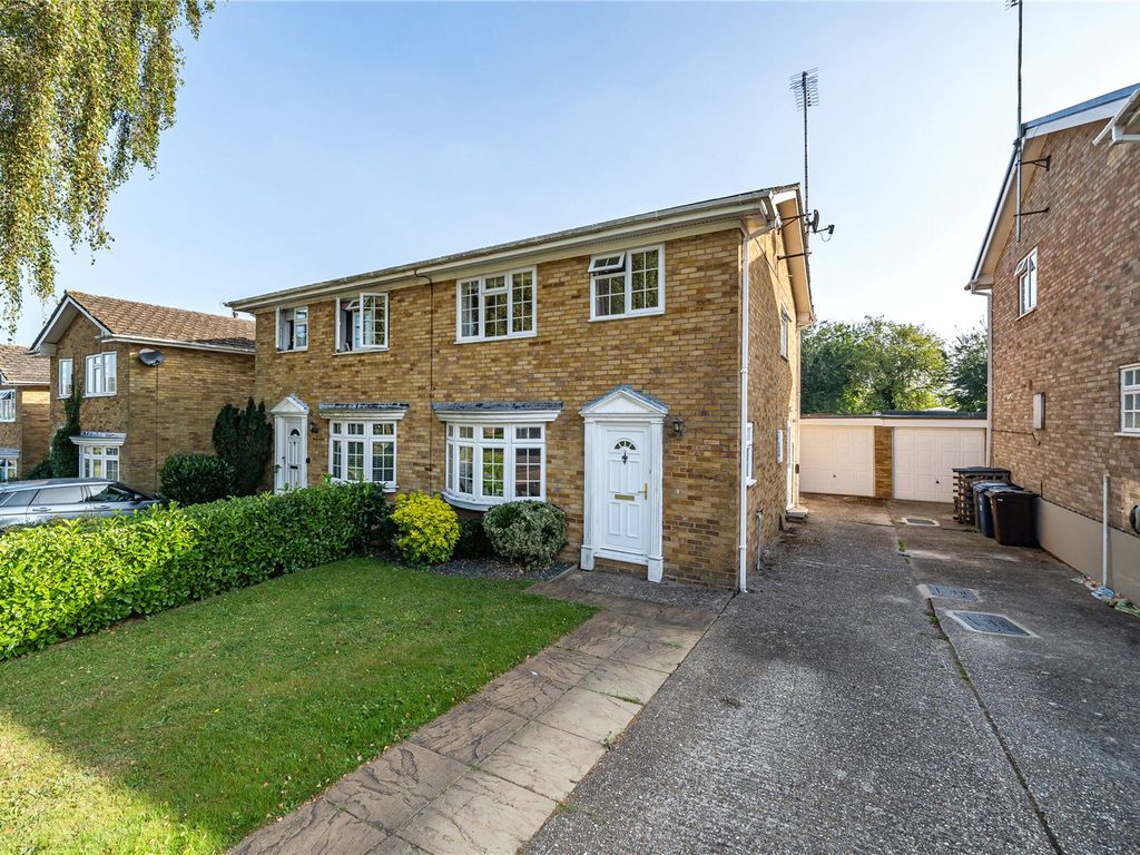 3 bed semi-detached house for sale in Pilgrims Close, Farnham, Surrey GU9, £550,000