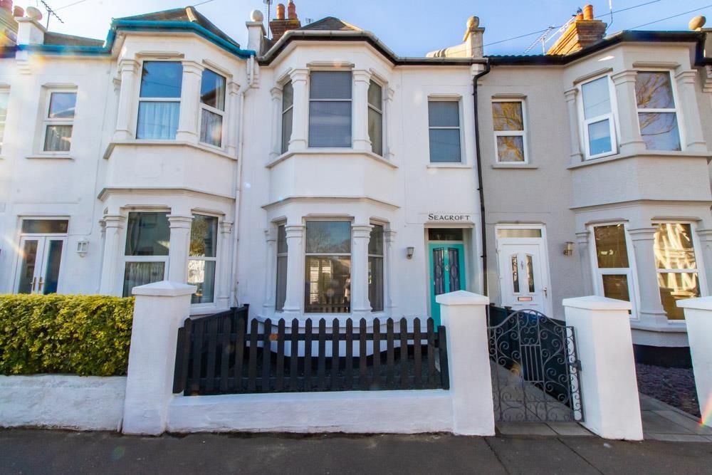 2 bed terraced house for sale in Bryant Avenue, Southend-On-Sea SS1, £350,000