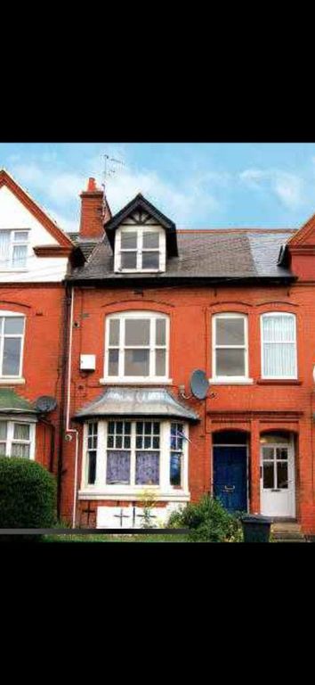 4 bed end terrace house for sale in Glenfield Road, Leicester LE3, £375,000