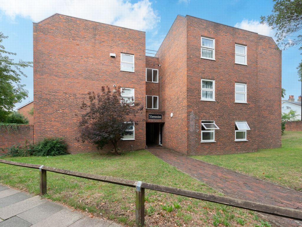 1 bed flat for sale in Viewpoint, Lee Park, Blackheath SE3, £365,000