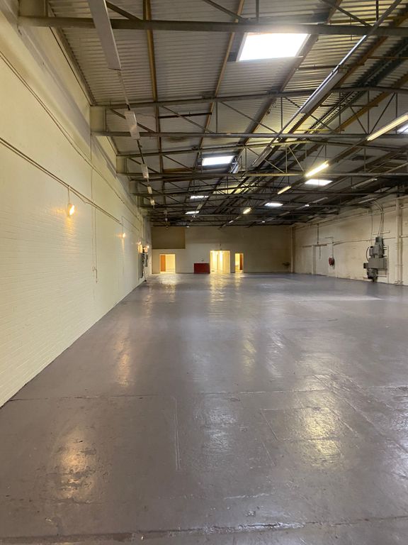 Warehouse to let in East Main Street, Broxburn EH52, £31,200 pa