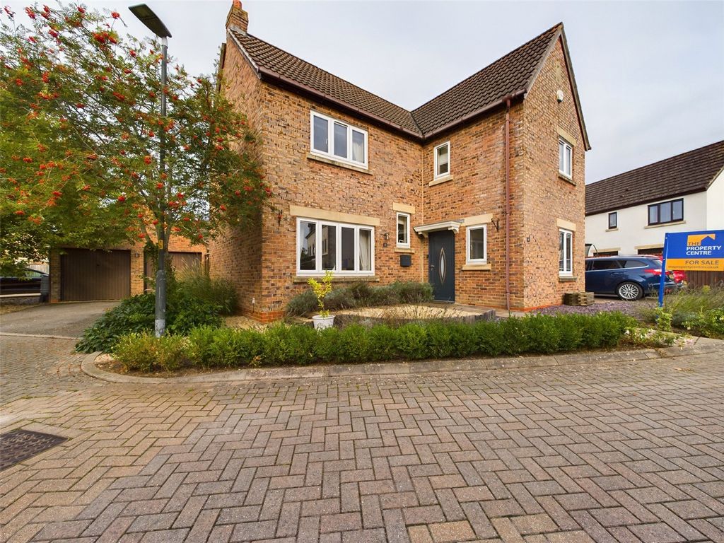 4 bed detached house for sale in Court View, Stonehouse, Gloucestershire GL10, £475,000