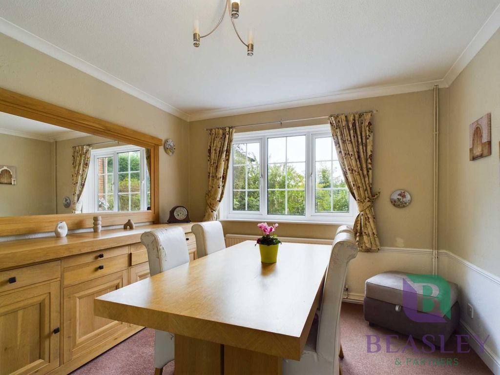 4 bed detached house for sale in Tavistock Close, Woburn Sands MK17, £565,000