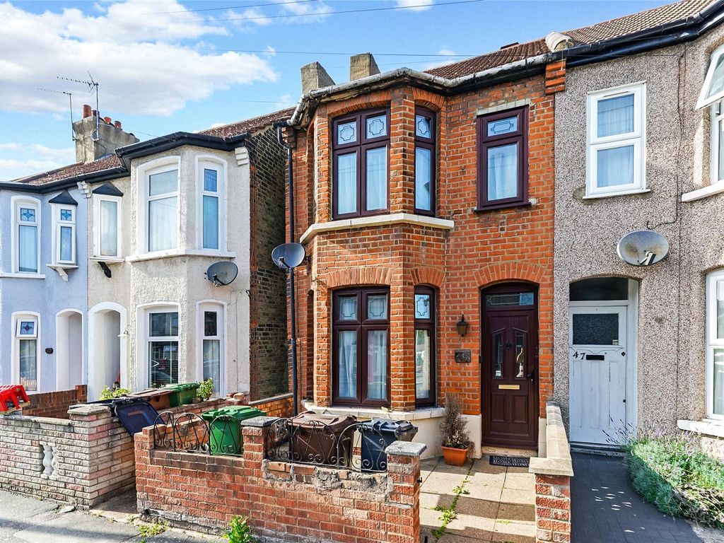 3 bed terraced house for sale in Kennedy Road, Barking IG11, £350,000