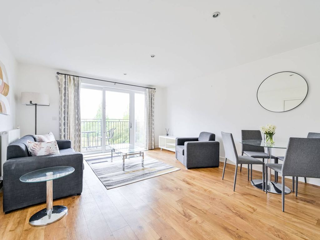 2 bed flat for sale in Meadowside, Kidbrooke, London SE9, £400,000