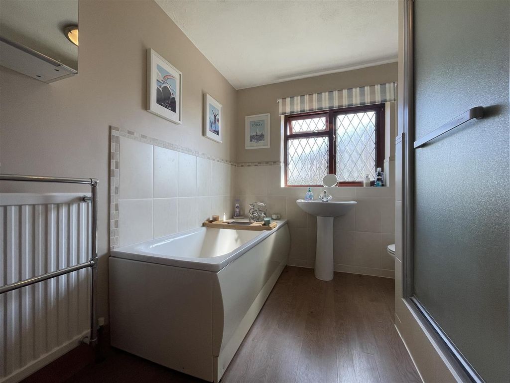 5 bed detached house for sale in Princess Margaret Road, East Tilbury, Tilbury RM18, £650,000